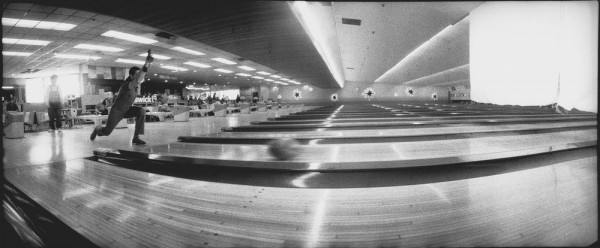 Jesus (John Turturro) nagyot gurít. A nagy Lebowski, 1998.