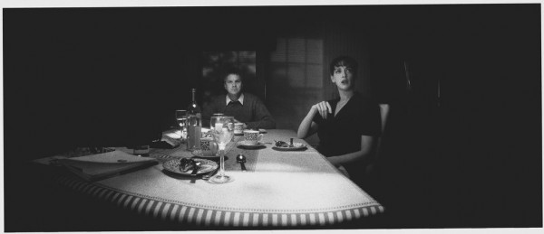 Tim Robbins és Joan Cusack beállítva a fotóhoz az Arlington Road (A szomszéd) forgatásán, 1999. 